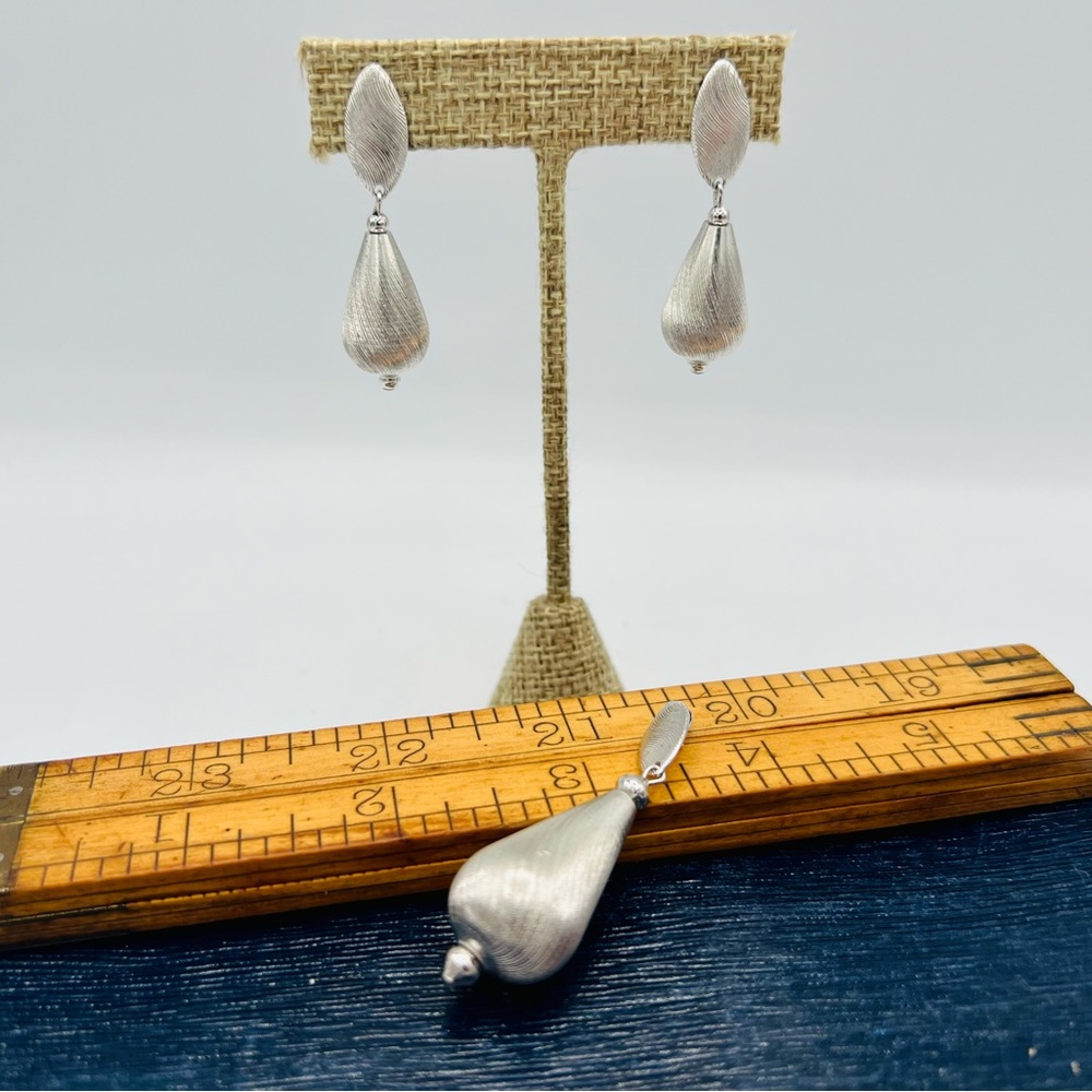 Vintage SARAH COVENTRY silver clip on earrings & matching pendant textured drops